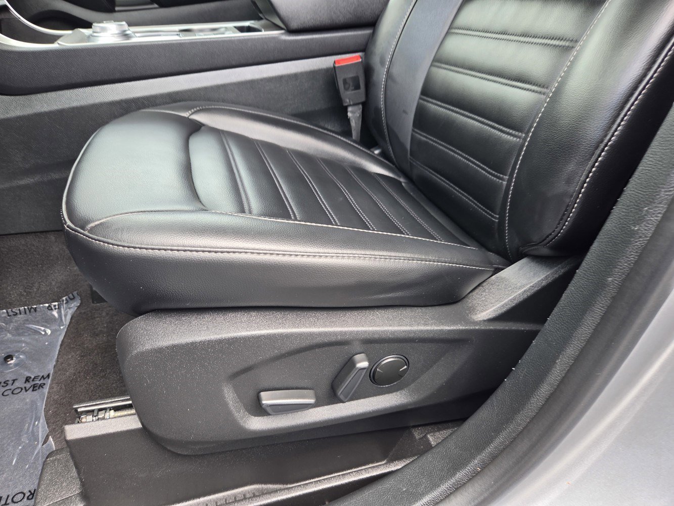 Used 2023 Silver Ford SEL image 28