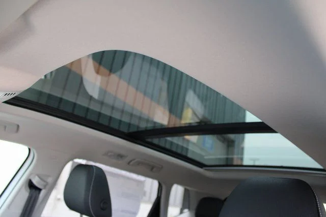 2025 Volkswagen Taos SEL - Photo 6