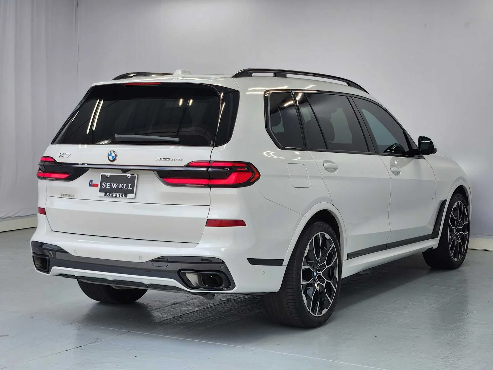 Certified Used 2024 Mineral White Metallic BMW xDrive40i image 4