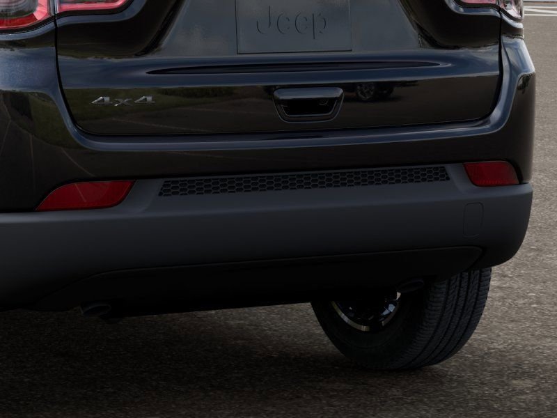 New 2026 Diamond Black Crystal Pearlcoat Jeep Latitude image 13