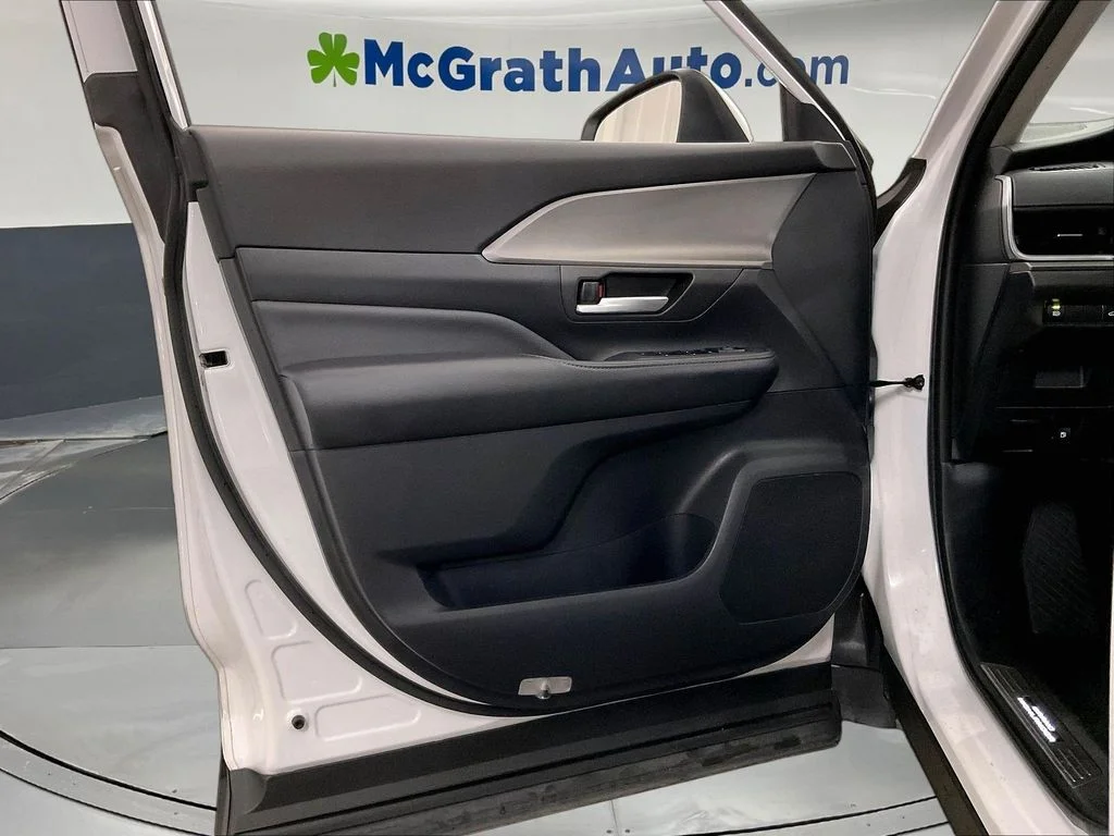Used 2025 Beige Toyota XLE image 27