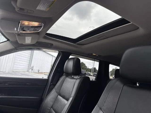 Used 2012 Black Jeep Laredo image 31
