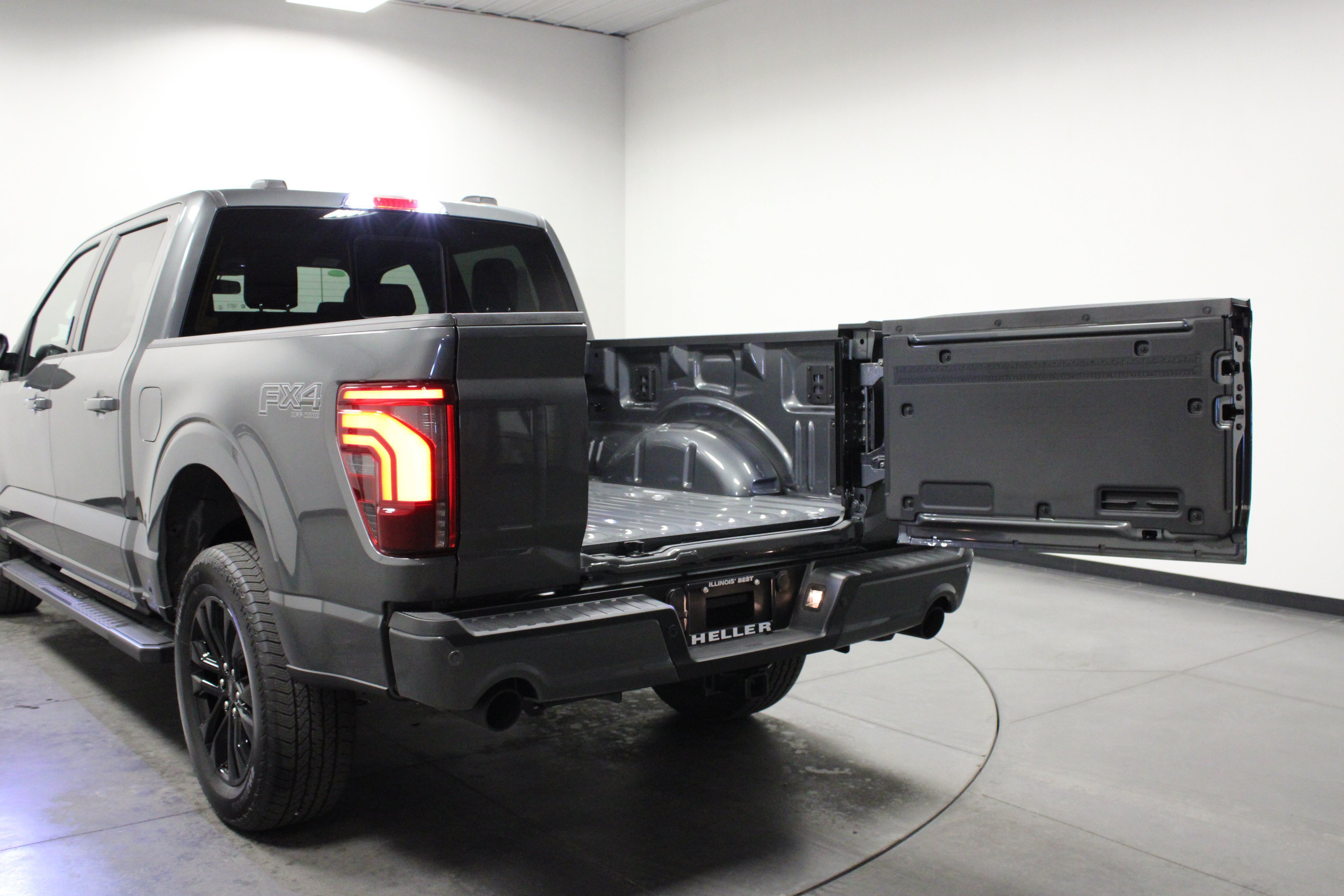 New 2026 Carbonized Gray Metallic Ford LARIAT image 14