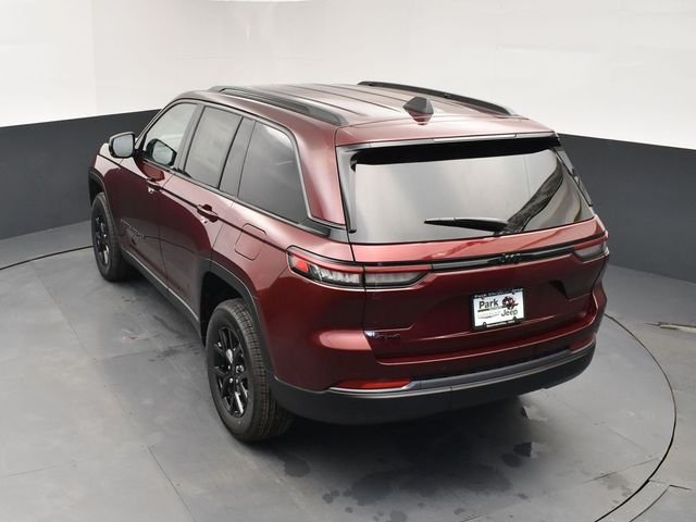 New 2026 Velvet Red Pearl-Coat Exterior Paint Jeep Altitude image 16