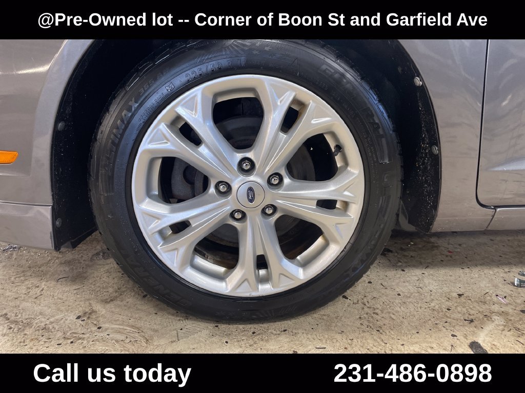 Used 2012 Gray Ford SE image 10