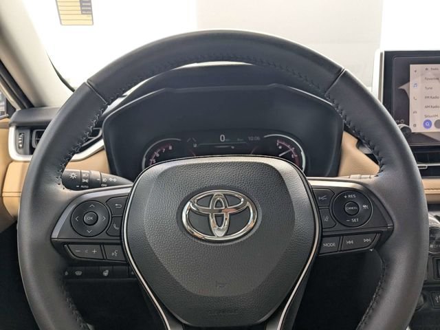 Used 2025 Beige Toyota XLE Premium image 23
