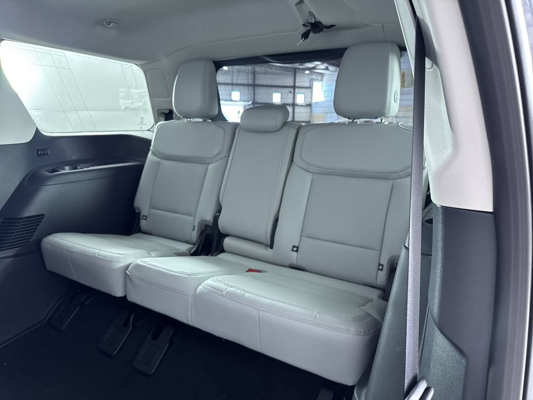 New 2027 Glacier Gray Metallic Tri-Coat Ford Platinum image 24