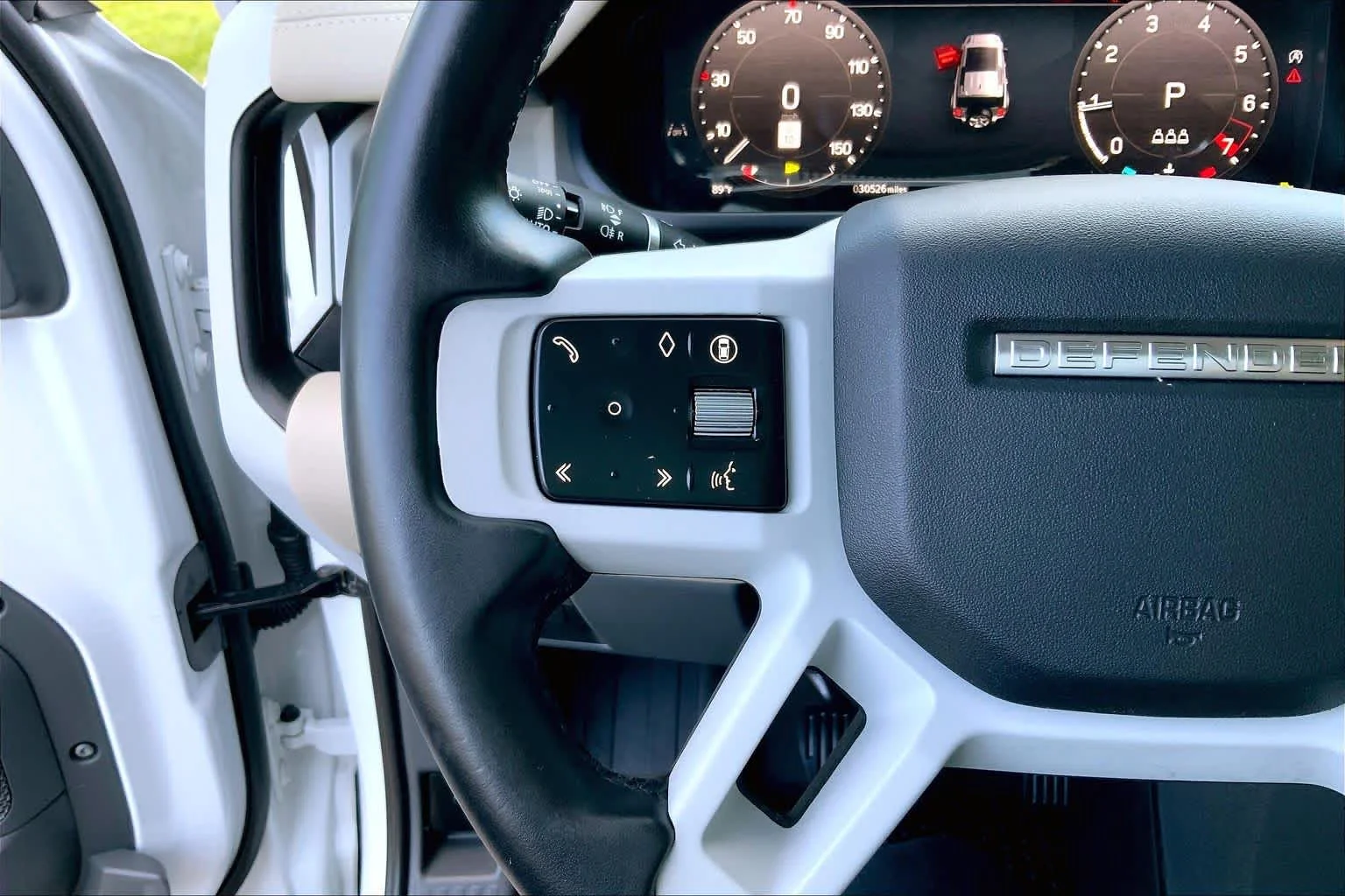 Used 2024 Fuji White Land Rover S image 22