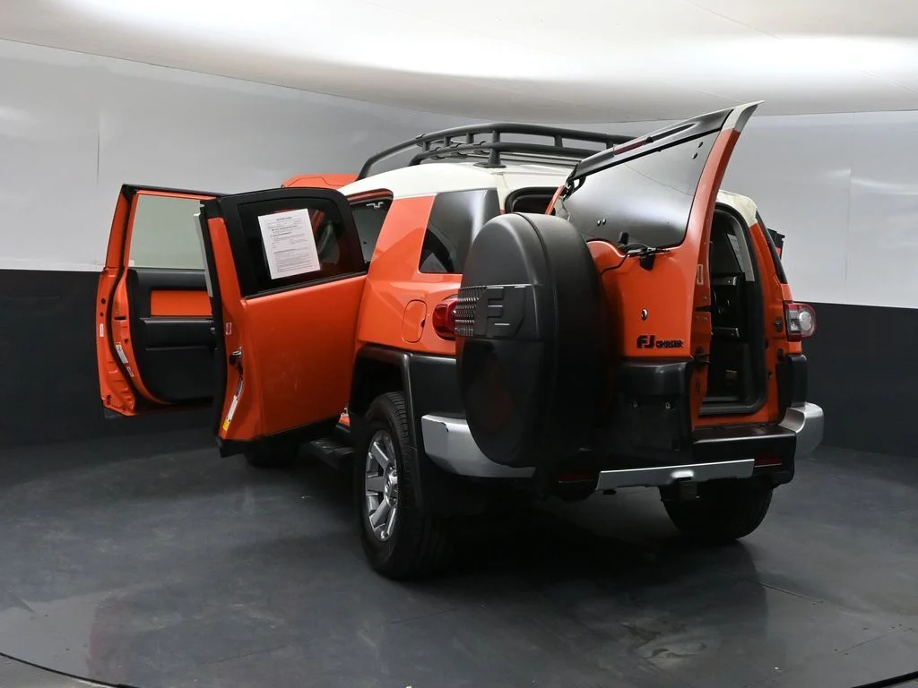Used 2014  Toyota Base image 37