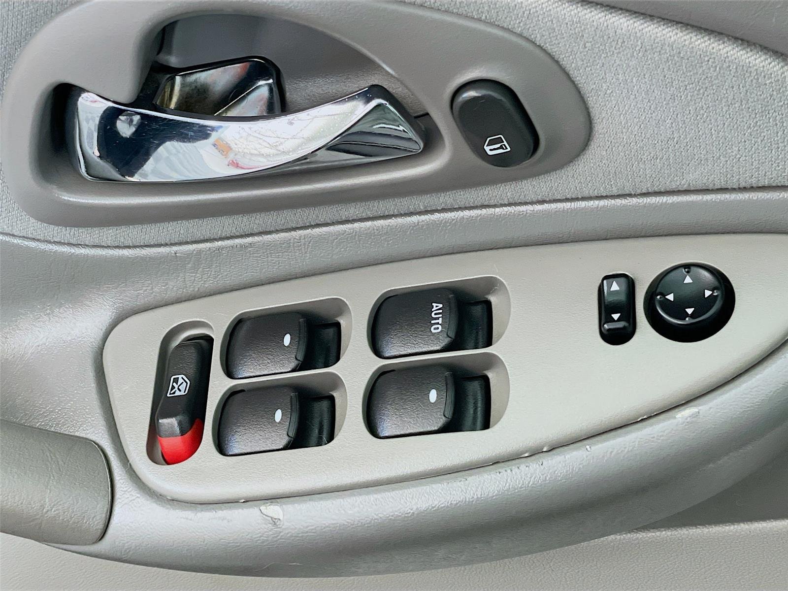 Used 2005 White Chevrolet LS image 20