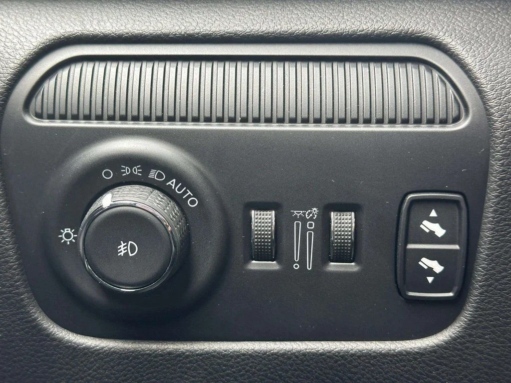 2023 Jeep Wagoneer L Series III - Photo 32