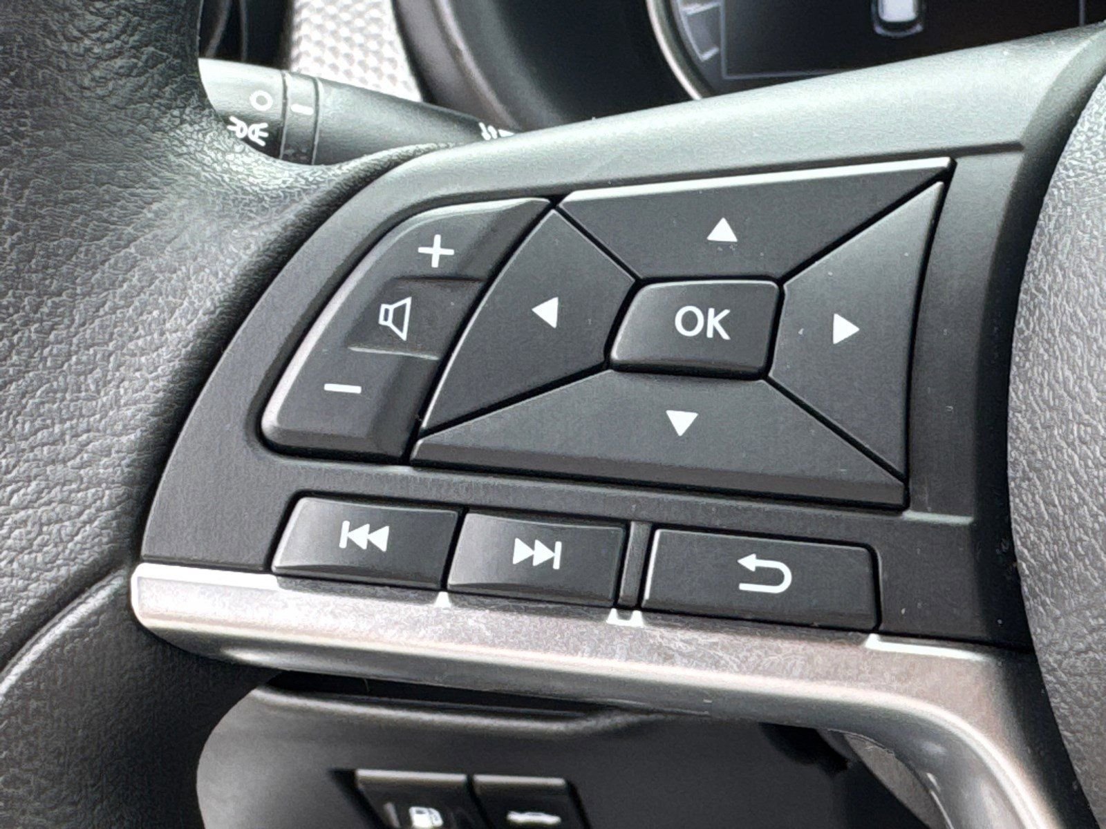 Used 2020 Silver Nissan SV image 21