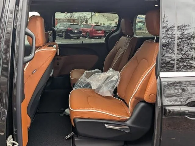 2026 Chrysler Pacifica Pinnacle - Photo 10