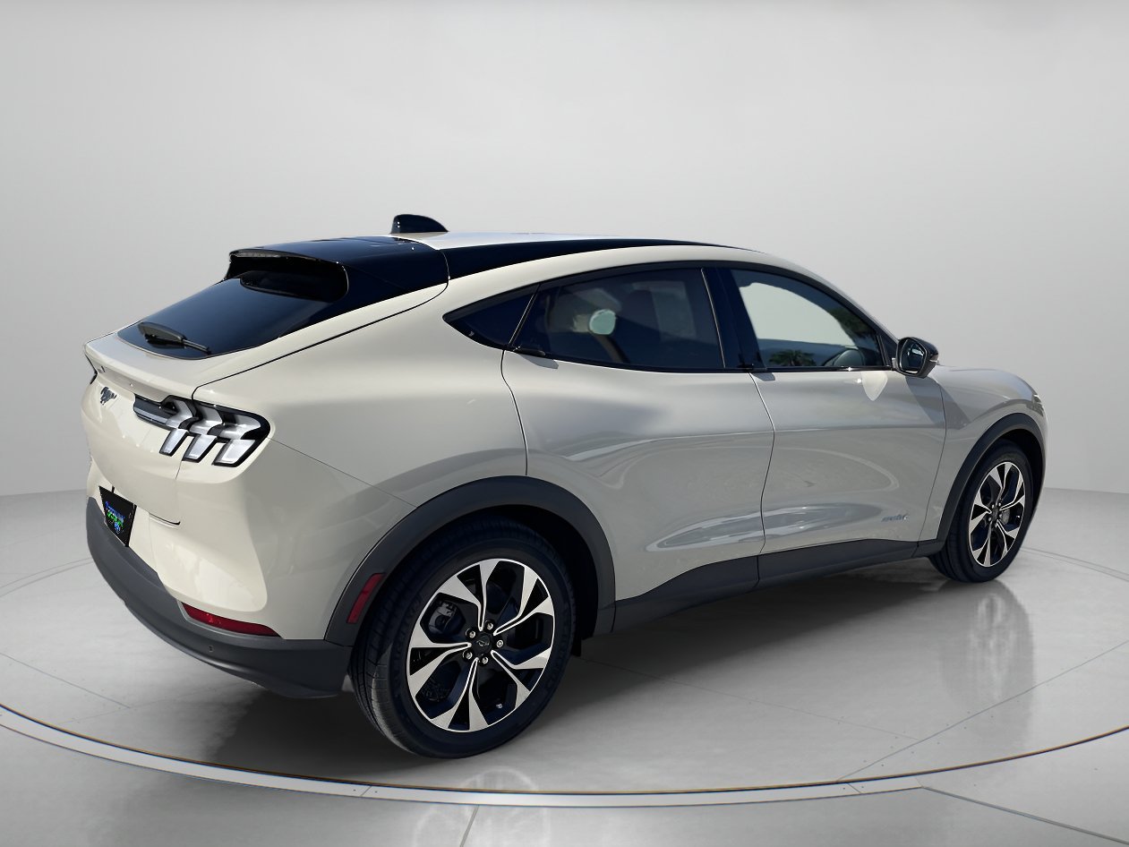 New 2026 Desert Sand Ford Select image 3