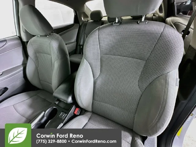 Used 2013 Radiant Silver Metallic Hyundai GLS image 22