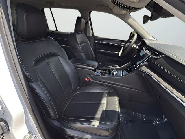 Used 2023 White Jeep Limited image 9
