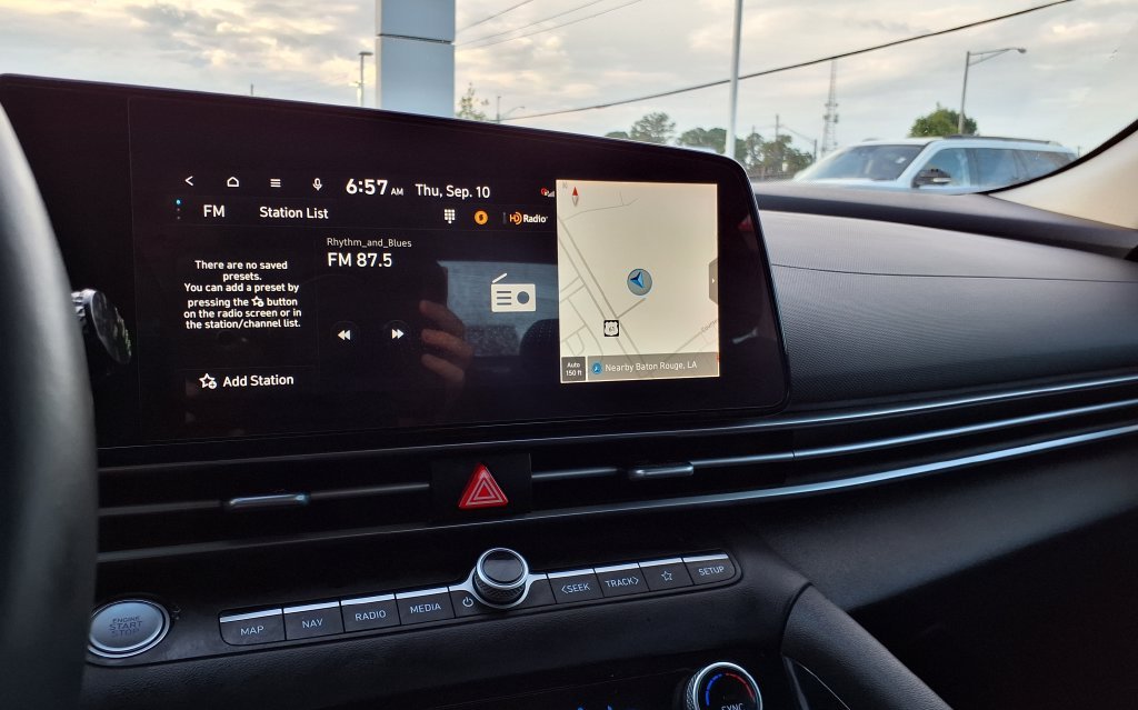 Used 2023 Silver Hyundai SEL image 26