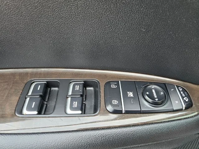 Used 2018 White Kia EX image 38
