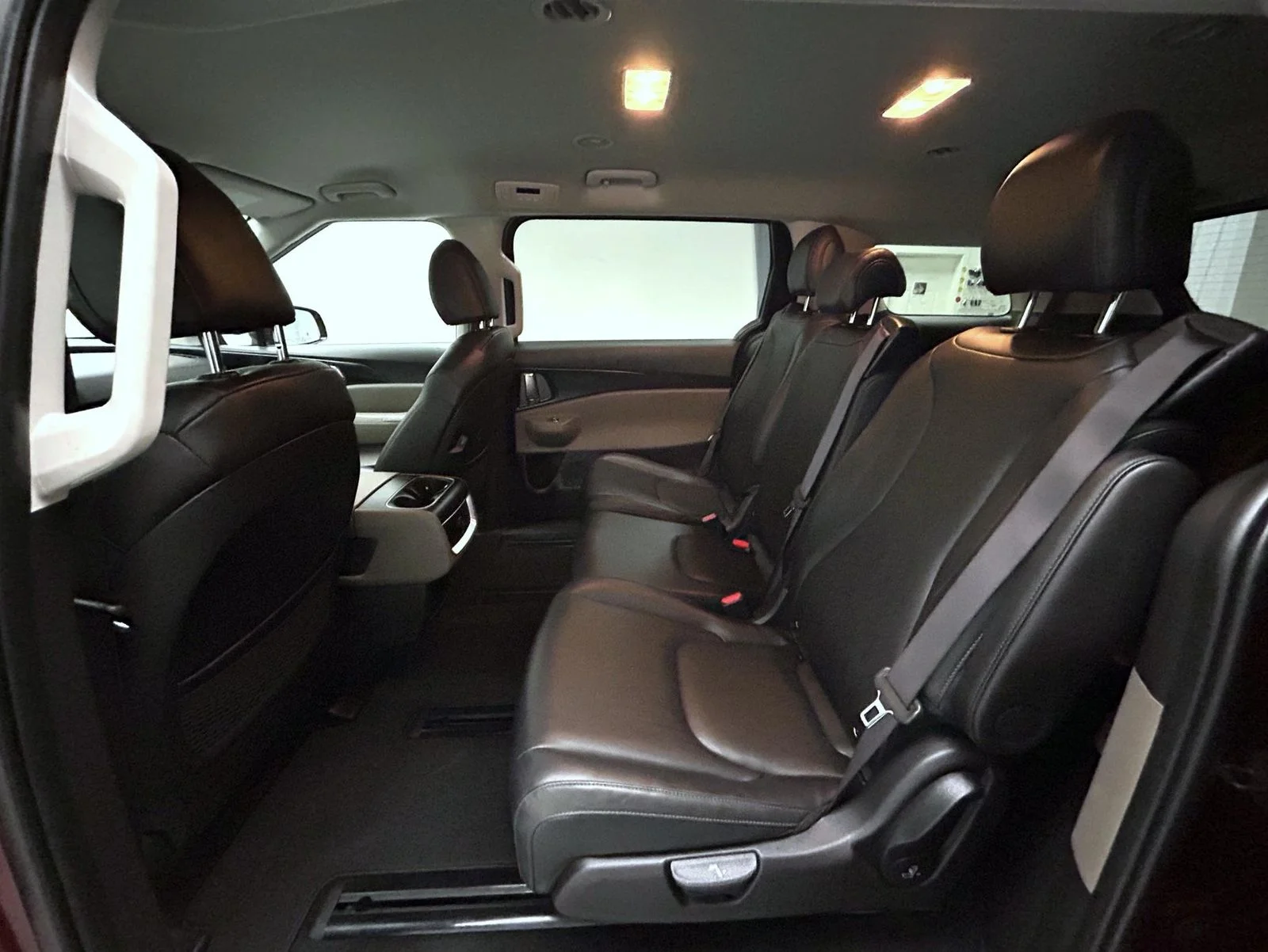Used 2025 Red Kia LXS image 19