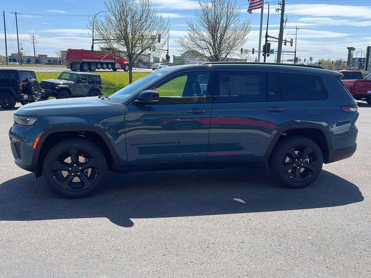 New 2026 Steel Blue Exterior Paint Jeep Limited image 4