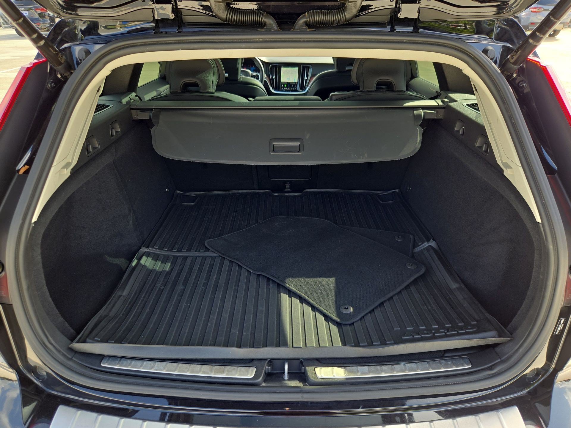 2025 Volvo V60 Cross Country 25