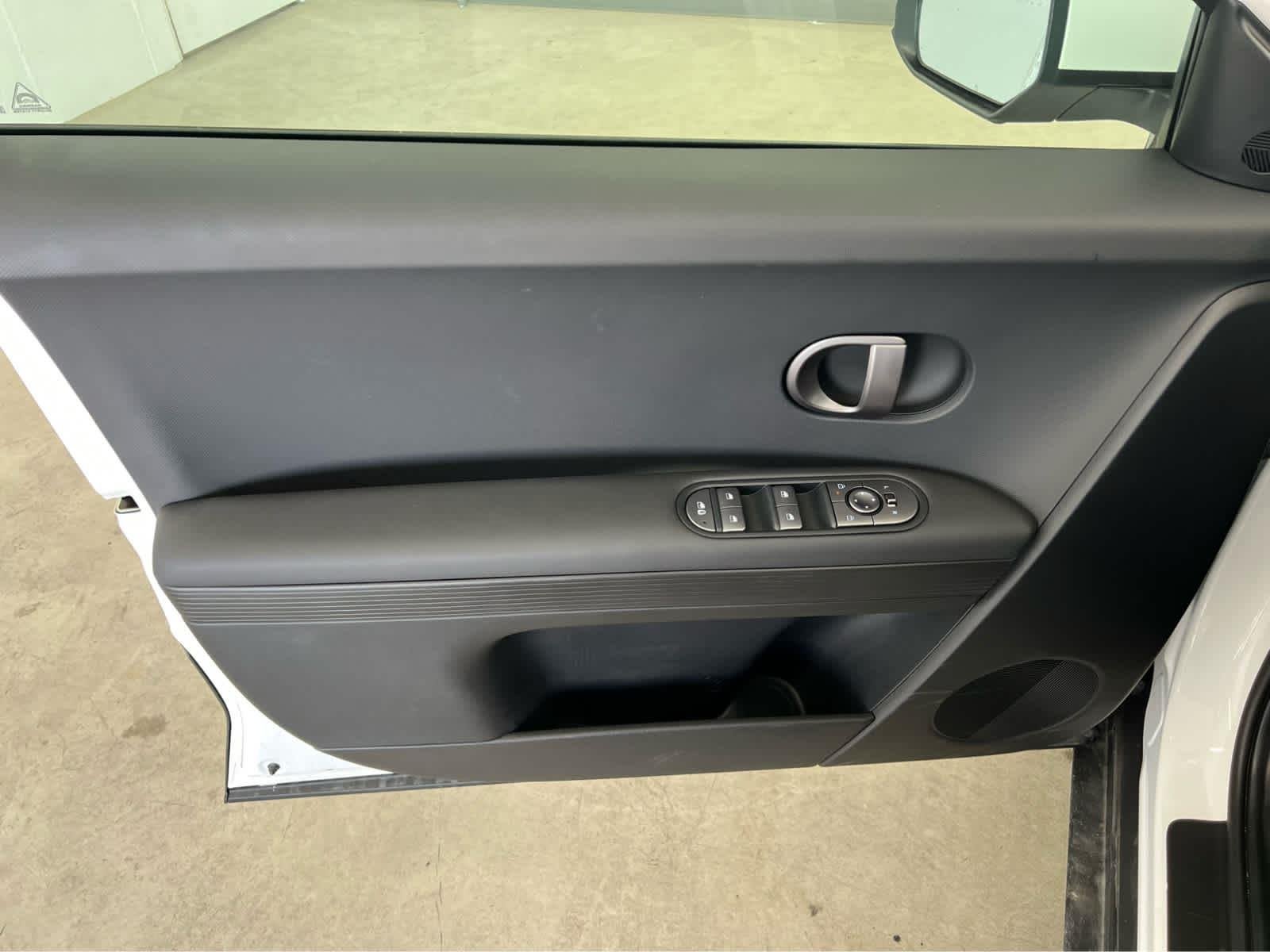Used 2025 Atlas White Hyundai SE image 11