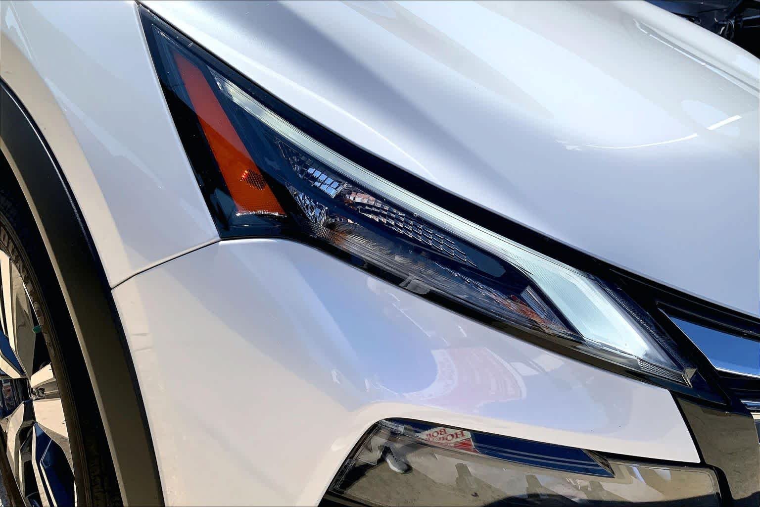 Used 2025 Everest White Pearl Nissan SL image 26