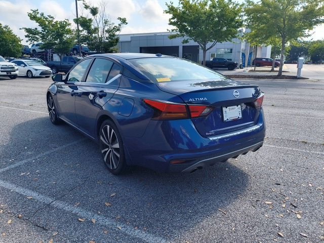 Used 2019 Blue Nissan 2.5 SR image 6