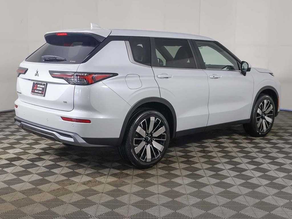 New 2026 White Mitsubishi SE 1.5T S-AWC image 12