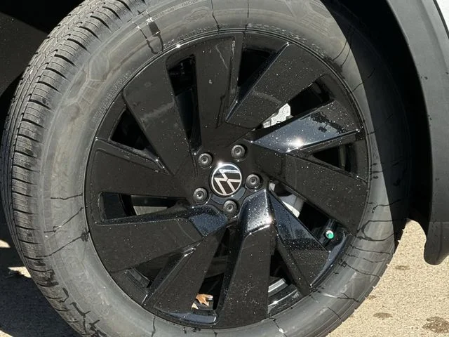 New 2026 Silver Volkswagen 2.0T SE w/Technology image 6