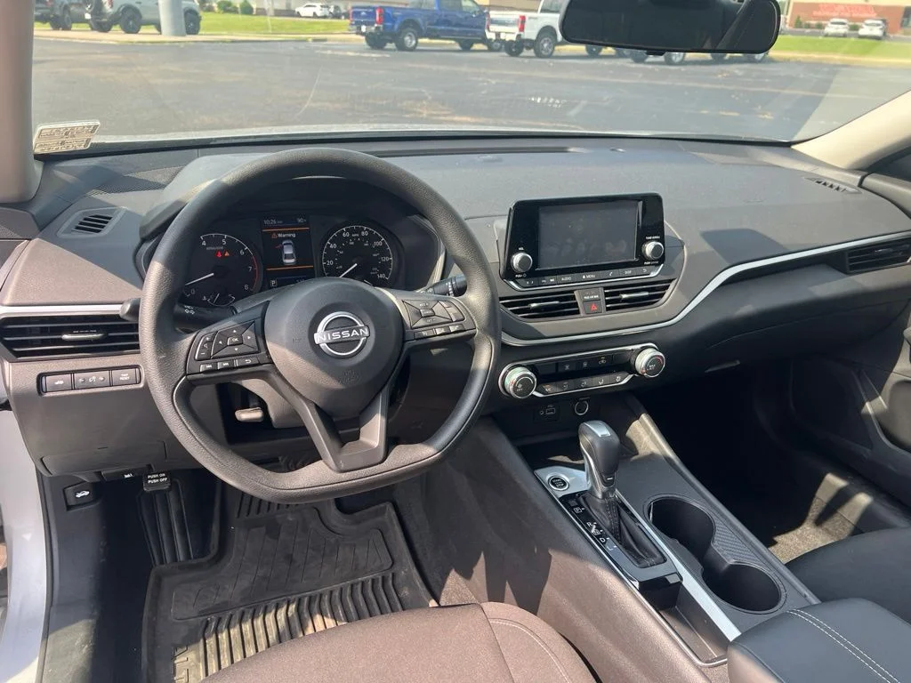 Used 2023 Brilliant Silver Metallic Nissan 2.5 S image 9