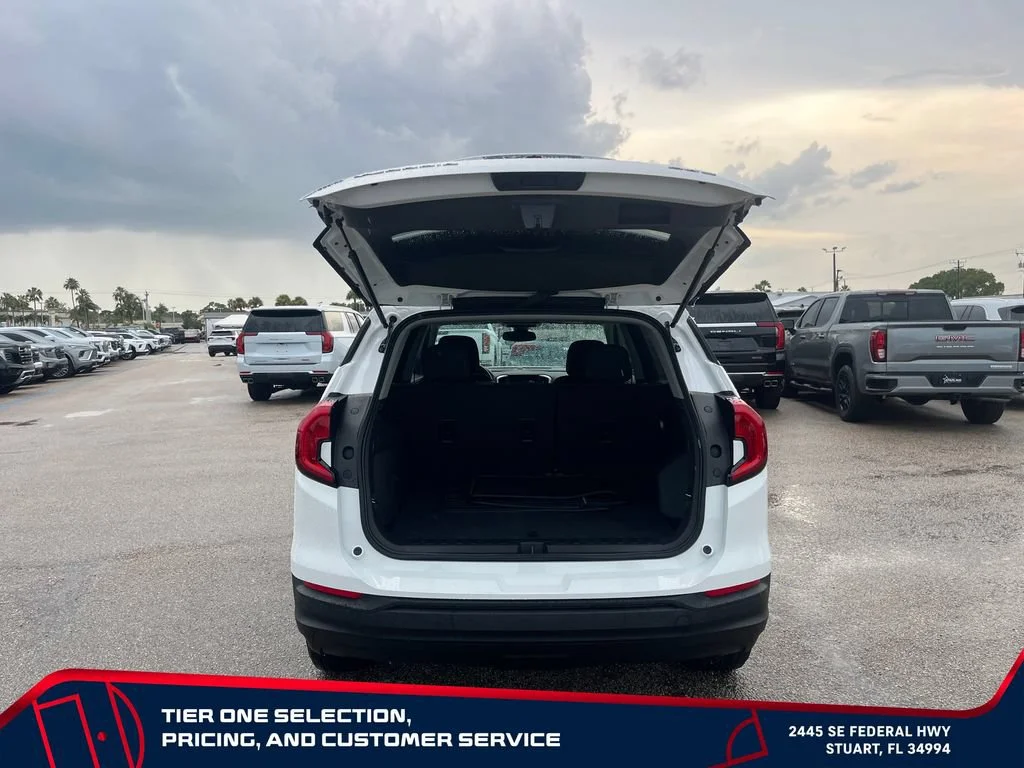Used 2024 Summit White GMC SLE image 16