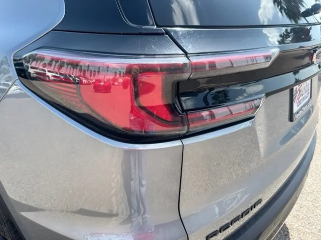 Used 2025 Sterling Metallic GMC Elevation image 7