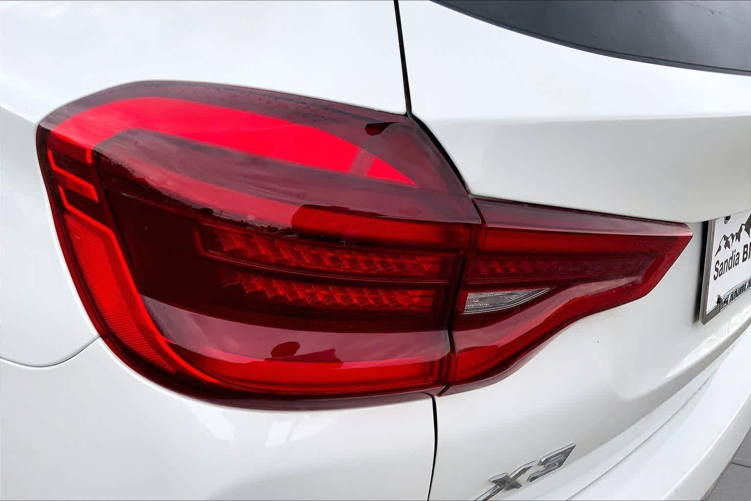 Used 2021 Alpine White BMW xDrive30e image 28
