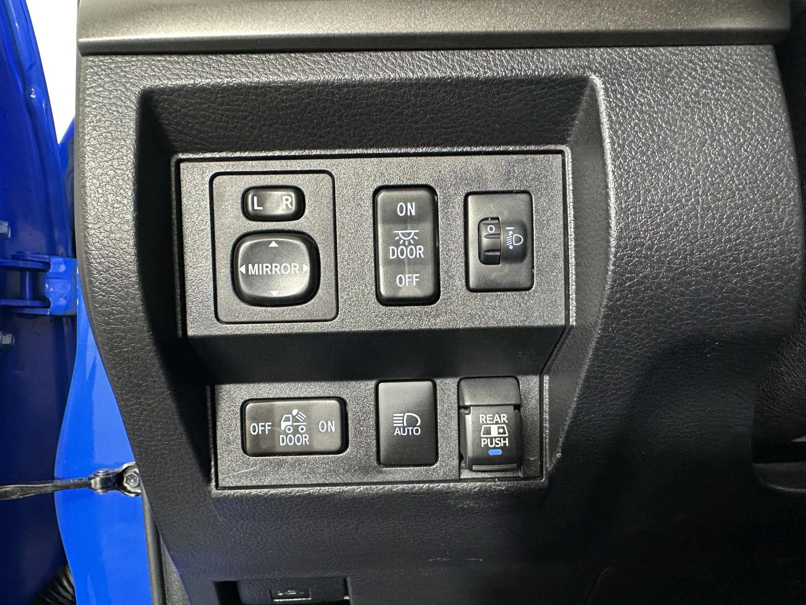 Used 2020 Voodoo Blue Toyota SR5 image 25