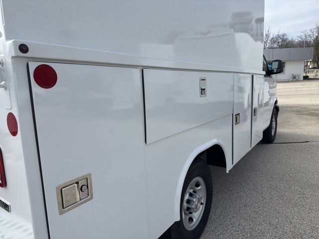New 2025 Summit White Chevrolet 1WT image 6
