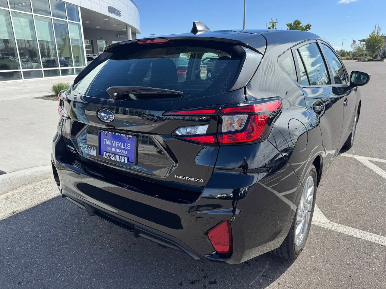 Used 2025 Crystal Black Silica Subaru Base image 7