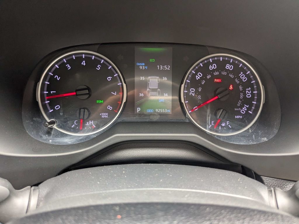 Used 2022 White Toyota XLE image 29