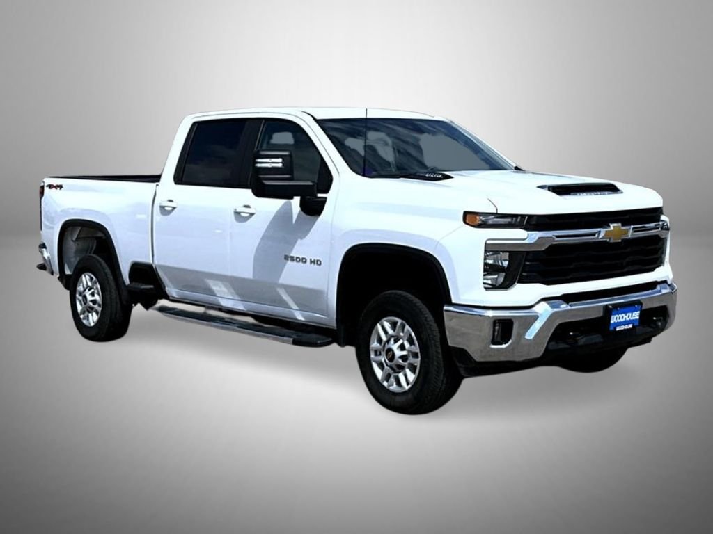 Used 2025 White Chevrolet LT image 3