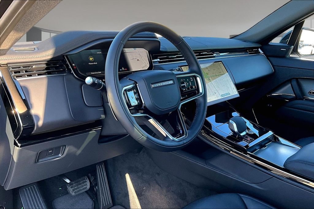 New 2026 SANTORINI BLACK Land Rover SE image 7