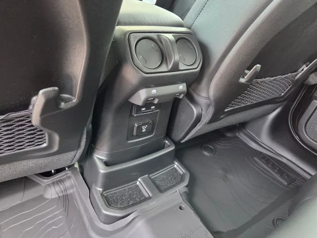 New 2026 Black Clear-Coat Exterior Paint Jeep Sahara image 8