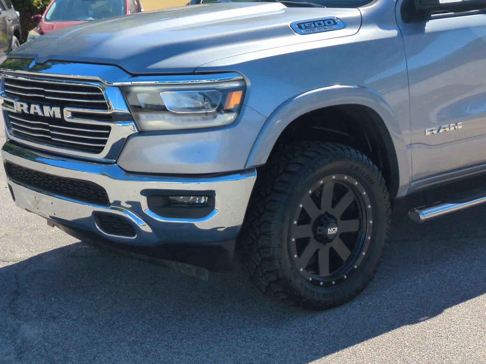 Used 2019 Billet Silver Metallic Clearcoat Ram Laramie image 9