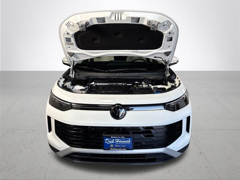 Certified Used 2025 Pure White Volkswagen 2.0T SE image 23