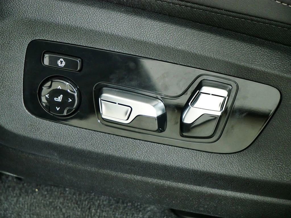 Certified Used 2026 Black Sapphire Metallic BMW xDrive40i image 41