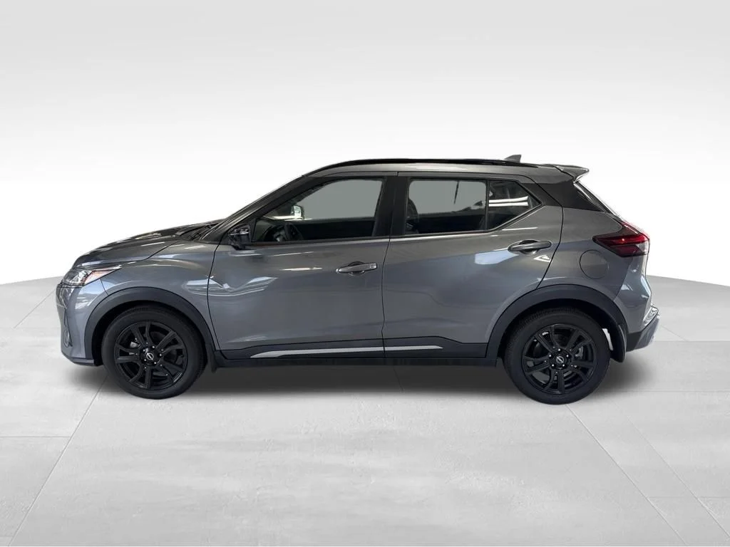 Used 2022 Gray Nissan SR image 2