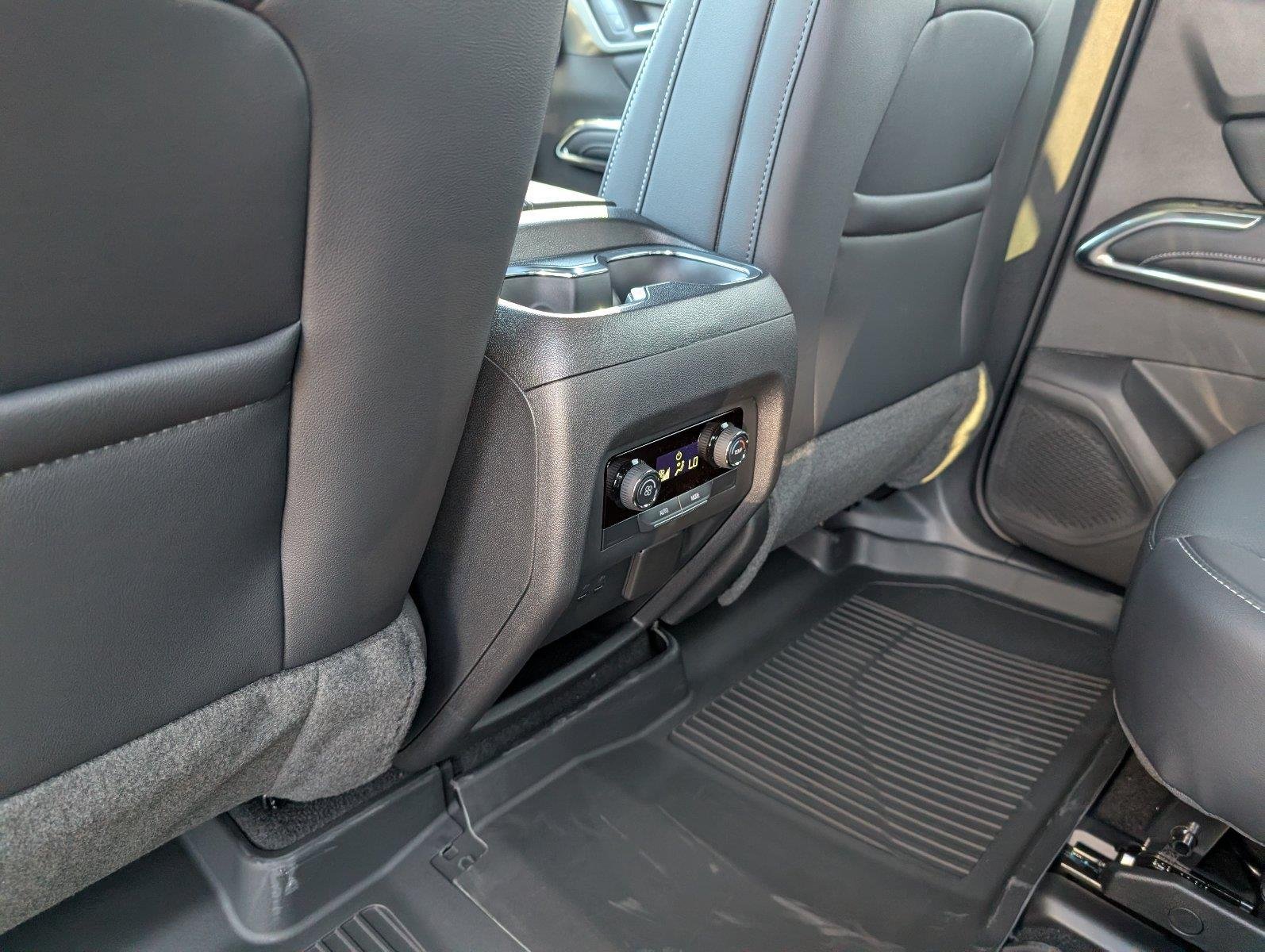2027 Chevrolet Traverse LT - Photo 32