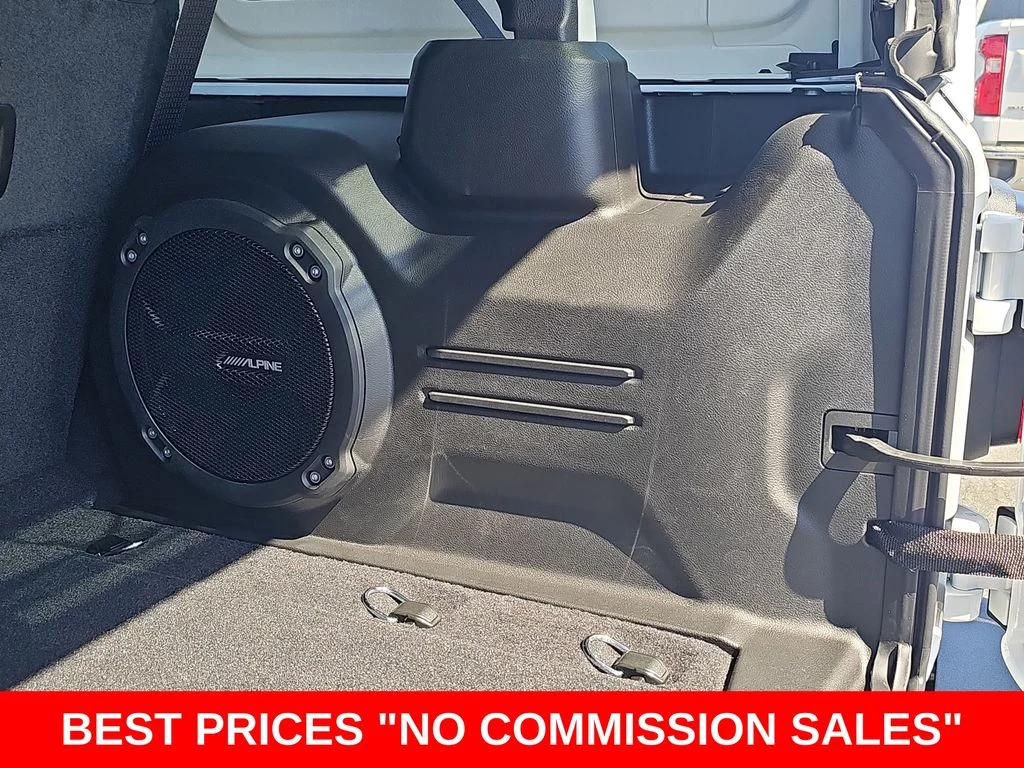New 2026 Bright White Clear-Coat Exterior Paint Jeep Rubicon X image 13