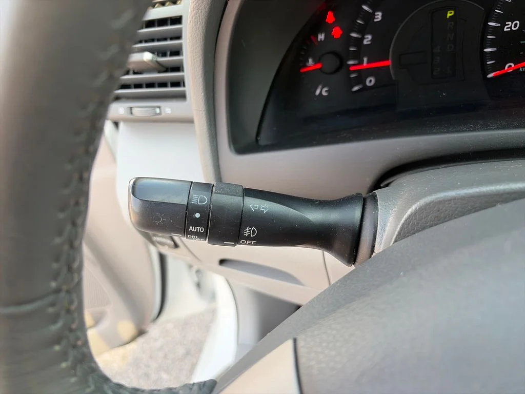 Used 2009 White Toyota XLE image 32