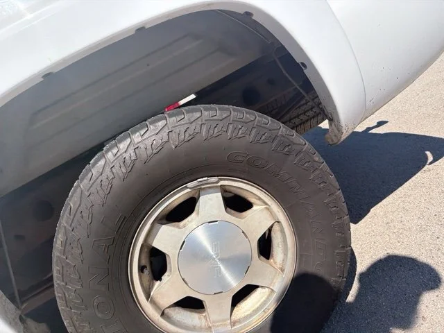 Used 2004 White GMC SLE image 5