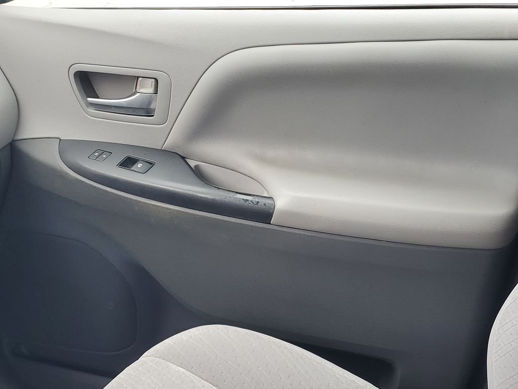 Used 2015 Gray Toyota LE image 13